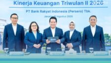 Direktur Utama BRI Hery Gunardi yang didampingi oleh Wakil Direktur Utama BRI Viviana Dyah Ayu R.K, Direktur Network dan Retail Funding BRI Aquarius Rudianto, Direktur Finance dan Strategy BRI Achmad Royadi dan Direktur Manajemen Risiko BRI Ety Yuniarti, setelah pemaparan kinerja capaian positif BRI hingga triwulan II 2026 (Foto: Humas BRI Pusat). 