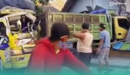 Kondisi dump truk yang ditabrak oleh truk dan menghantam warung makan milik warga setempat (Foto: Tangkan layar dari akun Instagram @jember24jam_).