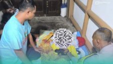 Penampakan korban saat setelah dievakuasi oleh pihak kepolisian dan warga setempat (Foto: Febri).