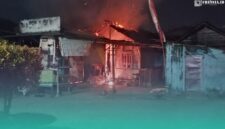 Gambar Toko dan Rumah di Jajag Banyuwangi Terbakar, Kerugian Capai Rp 100 Juta (Sumber:L Istimewa)(
