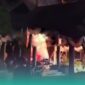 Pemadam Kebakaran saat memadamkan api di Kantor Taman Nasional Meru Betiri (TNMB) di Jalan Sriwijaya, Kelurahan Karangrejo, Kecamatan Sumbersari, Jember (Foto: Istimewa). 