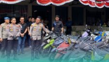 Kapolsek Jember., AKBP Alaiddin bersama Kasatreskrim Polres Jember, AKP Ario Senopati Joyonegoro (kanan), saat menunjukkan barang bukti (Foto: Sigit/Frensia).