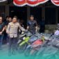 Kapolsek Jember., AKBP Alaiddin bersama Kasatreskrim Polres Jember, AKP Ario Senopati Joyonegoro (kanan), saat menunjukkan barang bukti (Foto: Sigit/Frensia). 