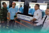 Komandan Kodim (Dandim) 0824/Jember, Letkol Infanteri, Rifqi Muhammad Syuhada, (dari kiri), Bupati Jember, Muhammad Fawait, Deputi Vice President PT KAI Daop 9 Jember, Dwi Sulistyono (Foto: Fadli/Frensia). 