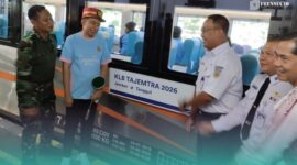 Komandan Kodim (Dandim) 0824/Jember, Letkol Infanteri, Rifqi Muhammad Syuhada, (dari kiri), Bupati Jember, Muhammad Fawait, Deputi Vice President PT KAI Daop 9 Jember, Dwi Sulistyono (Foto: Fadli/Frensia). 
