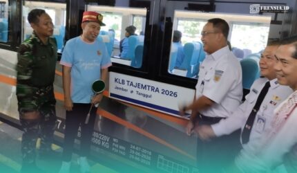 Komandan Kodim (Dandim) 0824/Jember, Letkol Infanteri, Rifqi Muhammad Syuhada, (dari kiri), Bupati Jember, Muhammad Fawait, Deputi Vice President PT KAI Daop 9 Jember, Dwi Sulistyono (Foto: Fadli/Frensia).