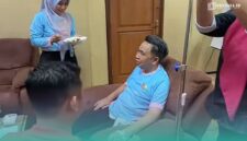 Bupati Jember, Muhammad Fawait, saat sedang diinfus dengan dibersamai sang istri, Gyta Eka Puspita. (Foto: Istimewa). 