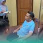 Bupati Jember, Muhammad Fawait, saat sedang diinfus dengan dibersamai sang istri, Gyta Eka Puspita. (Foto: Istimewa). 