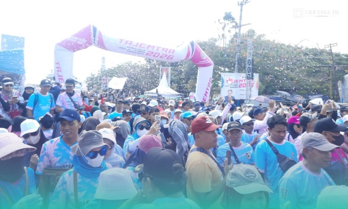 Ribuan peserta yang mengikuti Gerak Jalan Tanggul–Jember Tradisional (Tajemtra) 2026 (Foto: Istimewa). 