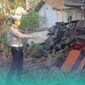 Kondisi mobil Toyota Corolla, pasca tertemper Kereta Api Wijaya Kusuma di Perlintasan Bangsalsari, Jember (Foto: Satlantas Polres Jember). 