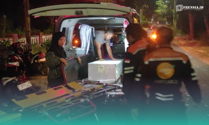 Sejumlah relawan Gus Fawait, saat membantu prosesi pemakaman jenazah PMI asal Kecamatan Arjasa, Jember (Foto: Istimewa). 