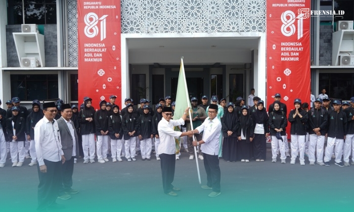 Prosesi pelepasan kontingen UIN KHAS Jember untuk diberangkatkan ke PORSI JAWARA II 2026 di UIN Gus Dur, Pekalongan, Jawa Tengah. (Foto: Humas UIN KHAS). 