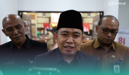 Penjabat (Pj) Sekretaris Daerah (Sekda) Kabupaten Jember, Achmad Imam Fauzi, (dari kiri), Bupati Jember, Muhammad Fawait (tengah), Kepala Dinas Komunikasi dan Informatika (Kominfo) Kabupaten Jember, Akhmad Helmi Luqman (kanan) (Foto: Diskominfo).
