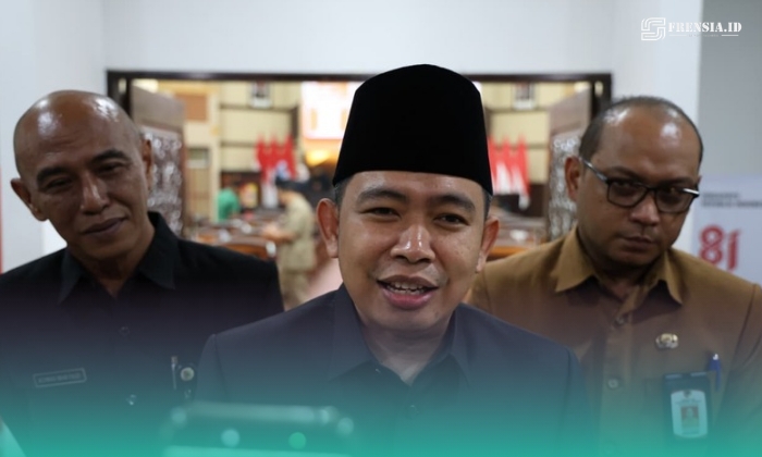 Penjabat (Pj) Sekretaris Daerah (Sekda) Kabupaten Jember, Achmad Imam Fauzi, (dari kiri), Bupati Jember, Muhammad Fawait (tengah), Kepala Dinas Komunikasi dan Informatika (Kominfo) Kabupaten Jember, Akhmad Helmi Luqman (kanan) (Foto: Diskominfo). 