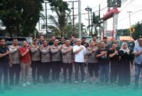 Polres Jember bersama anggota Persatuan Wartawan Indonesia (PWI) Jember setelah melakukan kunjungan  di sekretariat PWI Jember. (Foto: Humas Polres Jember). 