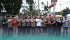Polres Jember bersama anggota Persatuan Wartawan Indonesia (PWI) Jember setelah melakukan kunjungan  di sekretariat PWI Jember. (Foto: Humas Polres Jember). 