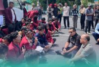 BEM PTMAI Zona V Jawa Timur–Bali saat mendatangi Gedung DPRD Provinsi Jawa Timur (Foto: Humas BEM PTMAI). 
