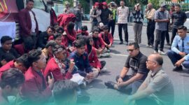 BEM PTMAI Zona V Jawa Timur–Bali saat mendatangi Gedung DPRD Provinsi Jawa Timur (Foto: Humas BEM PTMAI). 