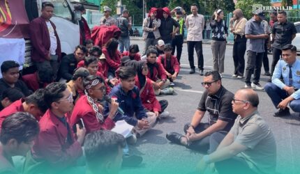 BEM PTMAI Zona V Jawa Timur–Bali saat mendatangi Gedung DPRD Provinsi Jawa Timur (Foto: Humas BEM PTMAI).