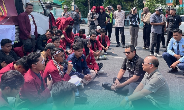 BEM PTMAI Zona V Jawa Timur–Bali saat mendatangi Gedung DPRD Provinsi Jawa Timur (Foto: Humas BEM PTMAI). 