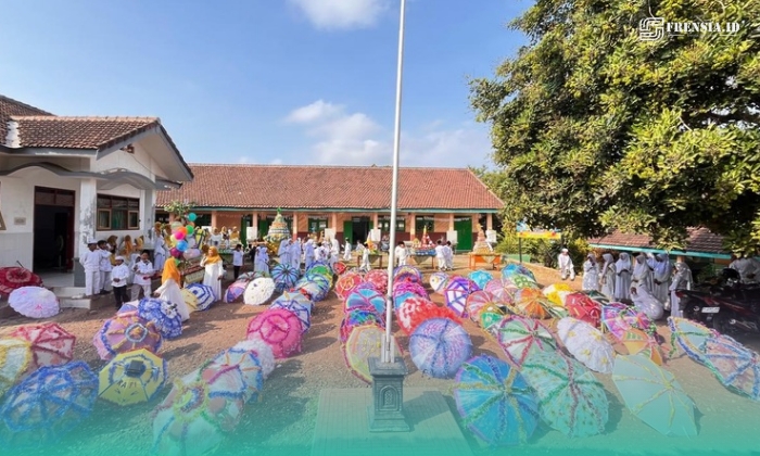 Sejumlah Wali Murid, Siswa, Guru dari SDN Patemon 02, Kecamatan Tanggul, Jember saat menggelar Ancak Agung dalam peringatan maulid (Foto: Istimewa). 