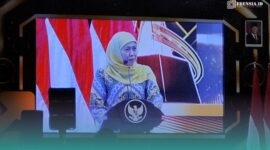Gubernur Jawa Timur, Khofifah Indar Parawansa, saat sambutan acara Hari Ulang Tahun (HUT) Ketik.com ke-4, di Mercure Surabaya Grand Mirama Hotel, pada Rabu (9/9/2026). (Foto: Fadli/Frensia). 