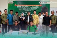 Kontingen UIN KHAS Jember, bersama peserta pemenang Juara 1 Lomba Musabaqah Qiroatul Kutub (MQK) di PORSI JAWARA II 2026 (Foto: Humas UIN KHAS). 