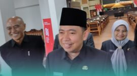 Bupati Kabupaten Jember, Muhammad Fawait (tengah) (Foto: Fadli/Frensia). 