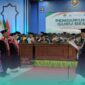 Plt. Rektor UIN KHAS Jember, Prof. Dr. Phil. Sahiron, saat mengukuhkan 4 guru besar di Gedung Kuliah Terpadu (GKT). (Foto: Fadli/Frensia).  