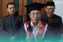Pelaksana Tugas (Plt.) Rektor Universitas Islam Negeri Kiai Haji Achmad Siddiq (UIN KHAS) Jember, Prof. Dr. Phil. Sahiron (tengah) (Foto: Syakur). 
