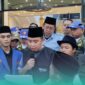 Bupati Jember,  Muhammad Fawait, (baju hitam) saat sedang membacakan surat pakta integritas persetujuan penyelesaian konflik rencana pembangunan Batalyon Teritorial Pembangunan (Yon TP). (Foto: Fadli/Frensia). 