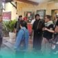 Warga asal Kecamatan Sumberbaru, Jember, bernama Abdullah Arosy alias Kiai Dullah (baju hitam dan bersorban hitam). (Foto: Istimewa). 