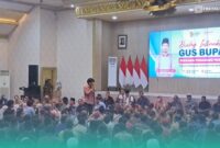 Massa aksi saat dialog menyampaikan aspirasi ke Bupati Jember, Muhammad Fawait, di Pendopo Wahyawibawagraha, Kabupaten Jember. (Foto: Istimewa).