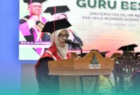 Wakil Dekan 1 Fakultas Syariah UIN KHAS Jember, sekaligus Guru Besar dalam Bidang Ilmu Hukum Keluarga Islam UIN KHAS Jember, Prof Busriyanti. (Foto: Humas UIN KHAS Jember). 