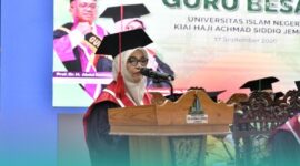 Wakil Dekan 1 Fakultas Syariah UIN KHAS Jember, sekaligus Guru Besar dalam Bidang Ilmu Hukum Keluarga Islam UIN KHAS Jember, Prof Busriyanti. (Foto: Humas UIN KHAS Jember). 