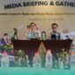 Kepala OJK Jember, Aris Budiman (kiri), saat acara Media Briefing and Gathering, di Yogyakarta. (Foto: Fadli/Frensia). 