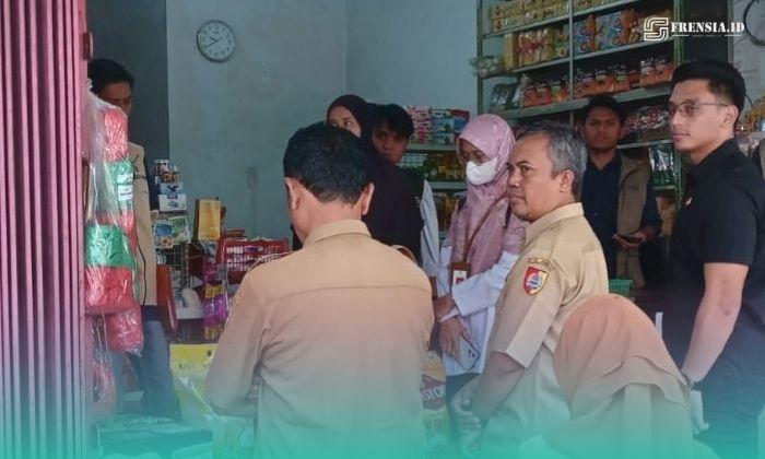 Tim Satgas Saber Pangan gabungan, saat inspeksi mendadak (sidak) ke sejumlah pasar tradisional hingga ritel modern di Kabupaten Jember. (Foto: Istimewa). 