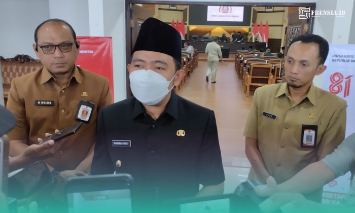 Bupati Jember, Muhammad Fawait (tengah) (Foto: Fadli/Frensia). 