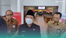 Bupati Kabupaten Jember, Muhammad Fawait (tengah). (Foto: Fadli/Frensia). 