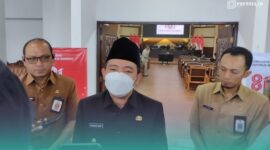 Bupati Kabupaten Jember, Muhammad Fawait (tengah). (Foto: Fadli/Frensia). 
