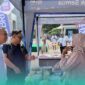 Branch Office Head BRI Jember, Adhitya Narotama, saat bertemu sejumlah nasabah di Kantor Cabang BRI Jember. (Foto: Humas BRI Jember). 