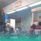 Pegawai Hiswana Migas saat tinjau antrean BBM di salah satu SPBU di Jember (Foto: Sigit/Frensia). 