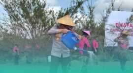 Gambar Kapolda Jatim Pimpin Aksi Tanam Pohon dan Bersih-bersih Pantai di Banyuwangi(sumber: Istimewa)