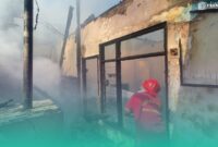 Gambar Rumah di Kembiritan Banyuwangi Diamuk Si Jago Merah Siang Bolong (Sumber: Istimewa)