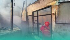 Gambar Rumah di Kembiritan Banyuwangi Diamuk Si Jago Merah Siang Bolong (Sumber: Istimewa)