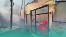 Gambar Rumah di Kembiritan Banyuwangi Diamuk Si Jago Merah Siang Bolong (Sumber: Istimewa)
