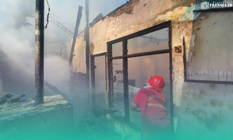 Gambar Rumah di Kembiritan Banyuwangi Diamuk Si Jago Merah Siang Bolong (Sumber: Istimewa)