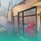 Gambar Rumah di Kembiritan Banyuwangi Diamuk Si Jago Merah Siang Bolong (Sumber: Istimewa)