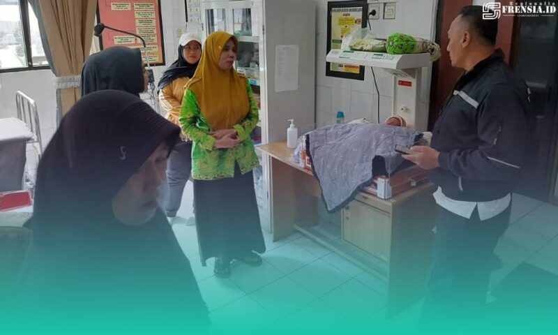 Gambar Bayi Laki-laki Terbungkus Handuk Ditemukan di Depan Rumah Warga Kalibaru Banyuwangi. Bayi Laki-laki Terbungkus Handuk Ditemukan di Depan  (Sumber: Istimewa)