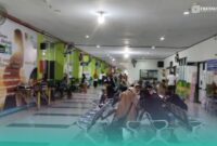 Para pengunjung dan pasien yang sedang berobat di Rumah Sakit Daerah (RSD) dr. Soebandi Jember (Foto: Fadli/Frensia). 